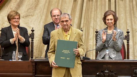  El Premio Reina Sofía de Poesía Iberoamericana 2015: Un Reconocimiento Merecido para la Voz Singular de Quique Aviles